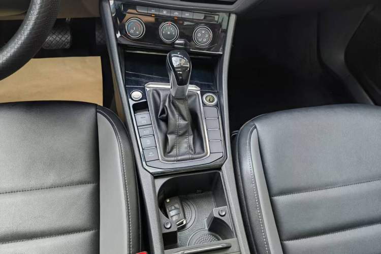 Used Volkswagen Sagitar 2019 200TSI DSG Comfort Version China VI Standard Gear Lever