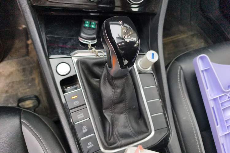 Used Volkswagen Sagitar 2019 280TSI DSG Comfort Version China VI Standard Gear Lever