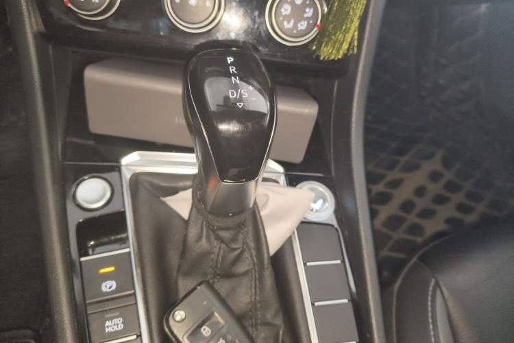 Used Volkswagen Sagitar 2019 200TSI DSG Comfort Version China VI Standard Gear Lever
