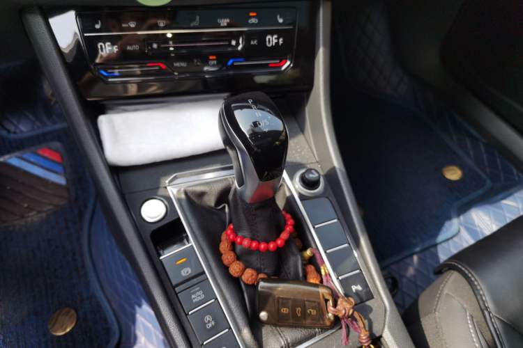Used Volkswagen Sagitar 2019 280TSI DSG Luxury Model China V Emission Standard Gear Lever