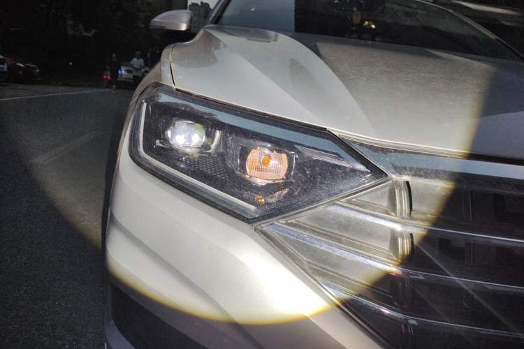 Used Volkswagen Sagitar 2019 200TSI DSG Comfort Version China VI Standard Right Front Headlight