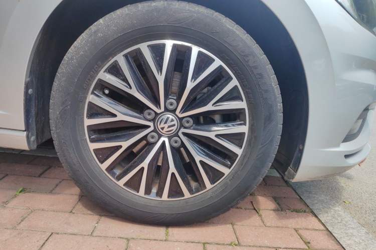 Used Volkswagen Sagitar 2019 280TSI DSG Comfort Version China VI Standard Right Front Wheel Hub