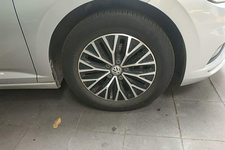 Used Volkswagen Sagitar 2019 200TSI DSG Comfort Version China VI Standard Right Front Wheel Hub