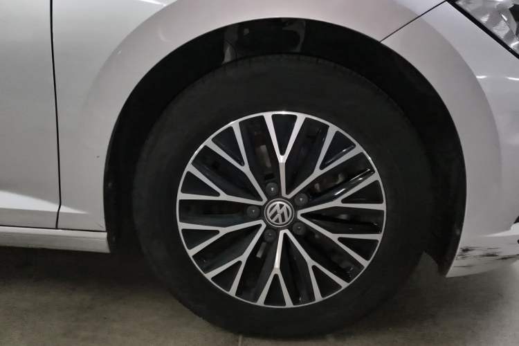 Used Volkswagen Sagitar 2019 280TSI DSG Comfort Version China VI Standard Right Front Wheel Hub