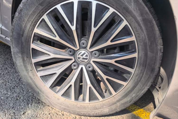 Used Volkswagen Sagitar 2019 280TSI DSG Comfort Version China VI Standard Right Front Wheel Hub