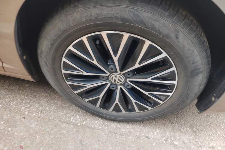 Used Volkswagen Sagitar 2019 280TSI DSG Comfort Version China V Standard Right Front Wheel Hub