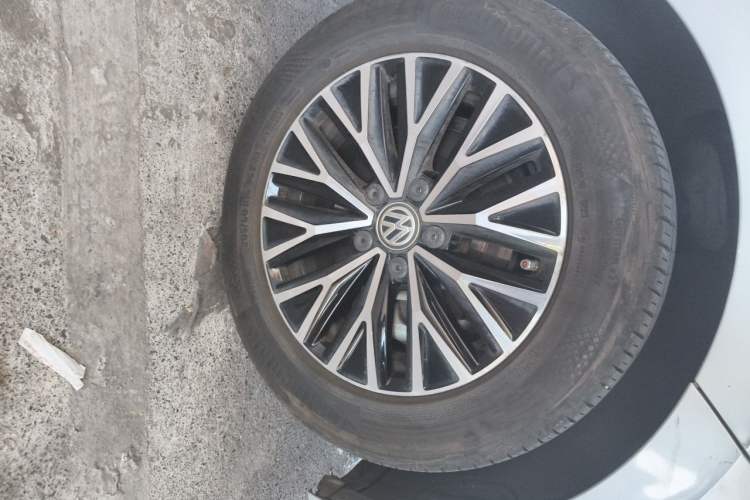 Used Volkswagen Sagitar 2019 200TSI DSG Comfort Version China VI Standard Right Front Wheel Hub