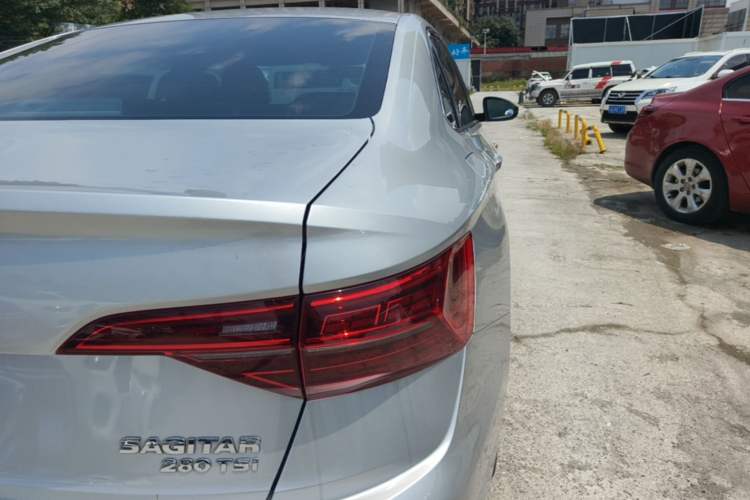 Used Volkswagen Sagitar 2019 280TSI DSG Comfort Version China VI Standard Right Rear Taillight