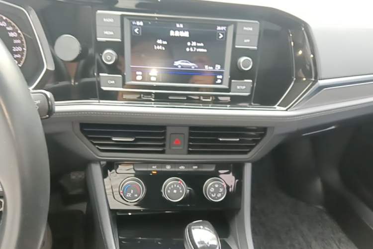 Used Volkswagen Sagitar 2019 200TSI DSG Comfort Version China VI Standard Audio And AC Panel