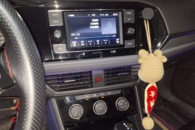 Used Volkswagen Sagitar 2019 200TSI DSG Comfort Version China V Standard Audio And AC Panel