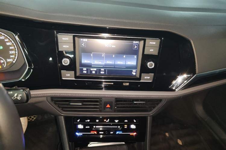 Used Volkswagen Sagitar 2019 280TSI DSG Luxury Version China VI Standard Audio And AC Panel
