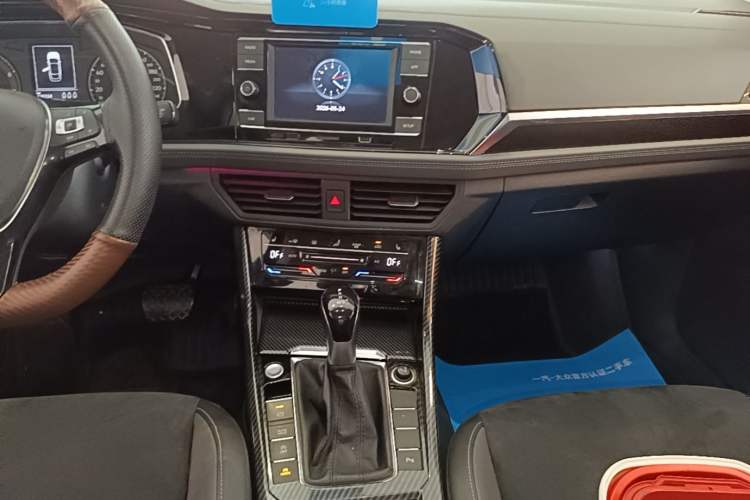 Used Volkswagen Sagitar 2019 280TSI DSG Luxury Version China VI Standard Audio And AC Panel
