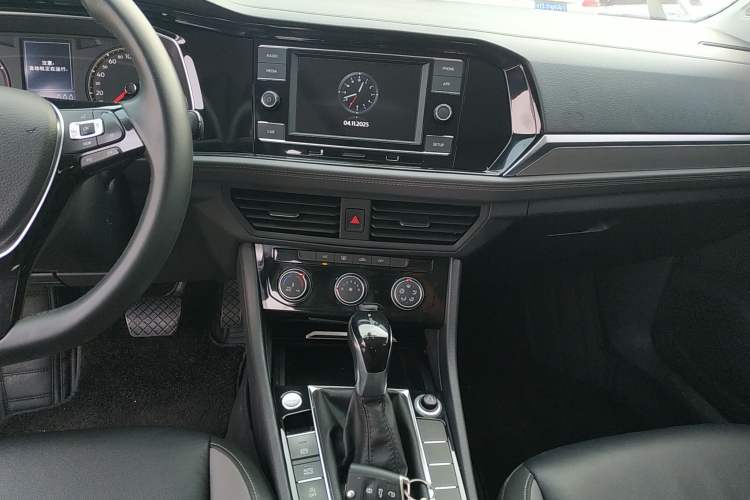 Used Volkswagen Sagitar 2019 280TSI DSG Comfort Version China VI Standard Audio And AC Panel