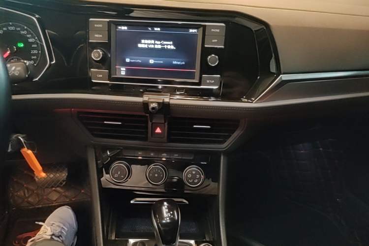 Used Volkswagen Sagitar 2019 280TSI DSG Comfort Version China VI Standard Audio And AC Panel