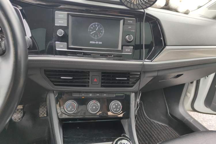 Used Volkswagen Sagitar 2019 200TSI Manual Comfort Version China VI Standard Audio And AC Panel