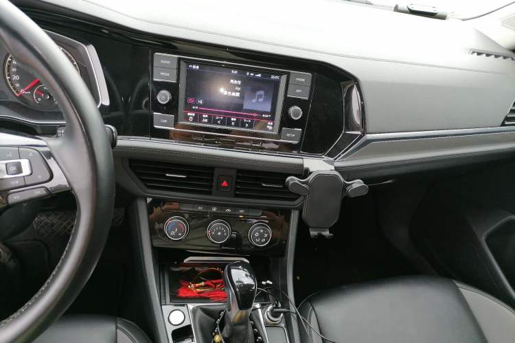 Used Volkswagen Sagitar 2019 280TSI DSG Comfort Version China VI Standard Audio And AC Panel