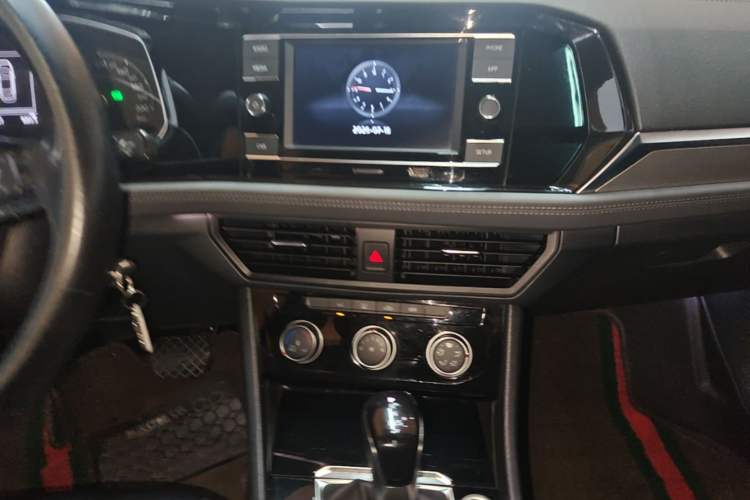 Used Volkswagen Sagitar 2019 280TSI DSG Comfort Version China V Standard Audio And AC Panel