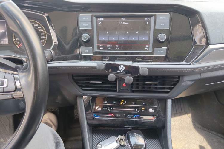Used Volkswagen Sagitar 2019 200TSI DSG Comfort Version China VI Standard Audio And AC Panel