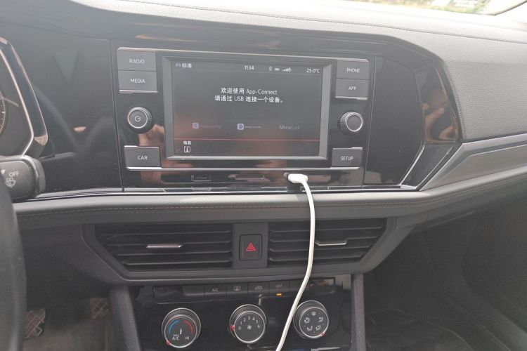 Used Volkswagen Sagitar 2019 200TSI Manual Comfort Version China VI Standard Audio And AC Panel