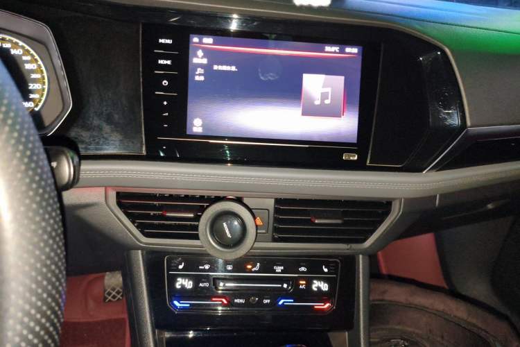 Used Volkswagen Sagitar 2019 280TSI DSG Luxury Version China VI Standard Audio And AC Panel