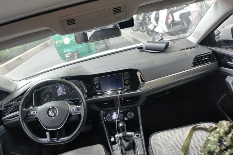 Used Volkswagen Sagitar 2019 200TSI DSG Comfort Version China VI Standard Center Console