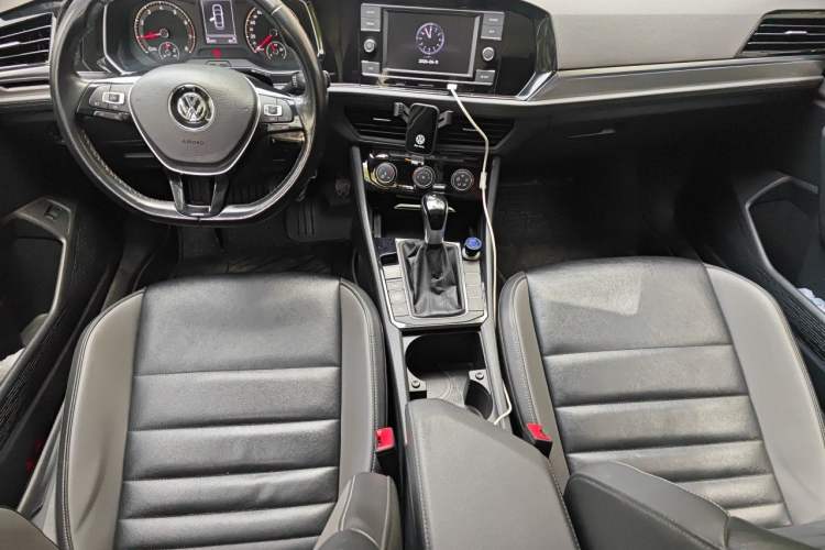 Used Volkswagen Sagitar 2019 200TSI DSG Comfort Version China VI Standard Center Console