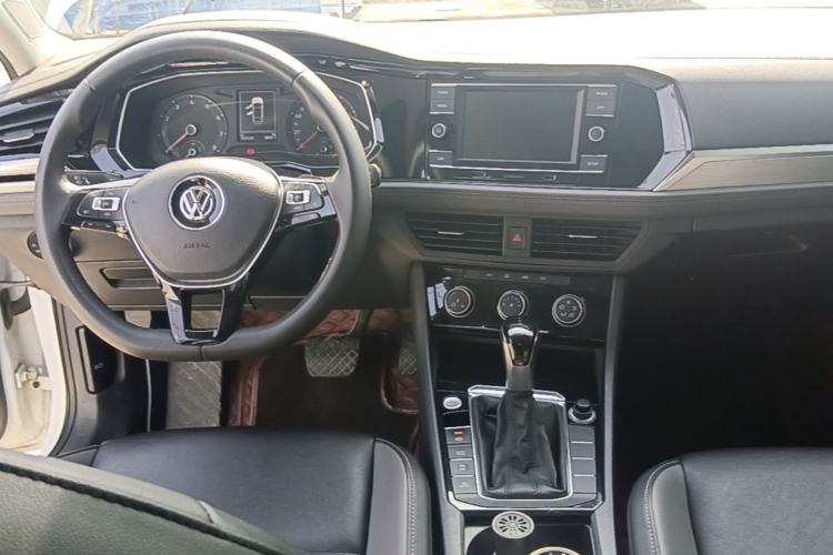 Used Volkswagen Sagitar 2019 200TSI DSG Comfort Version China VI Standard Center Console