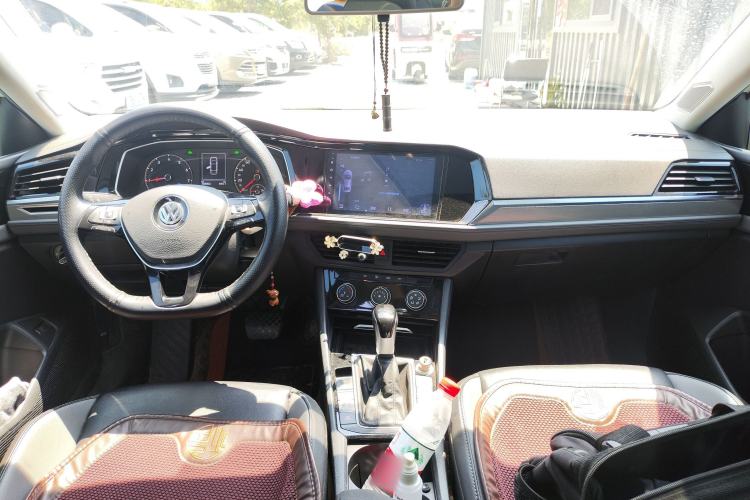 Used Volkswagen Sagitar 2019 200TSI DSG Comfort Version China VI Standard Center Console