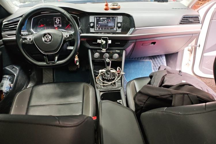 Used Volkswagen Sagitar 2019 200TSI DSG Comfort Version China VI Standard Center Console