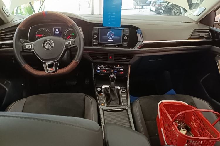 Used Volkswagen Sagitar 2019 280TSI DSG Luxury Version China VI Standard Center Console