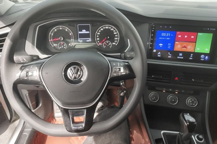 Used Volkswagen Sagitar 2019 200TSI DSG Fashion Edition China VI Standard Center Console