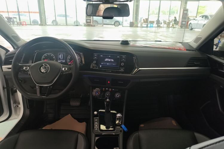 Used Volkswagen Sagitar 2019 200TSI DSG Comfort Version China VI Standard Center Console