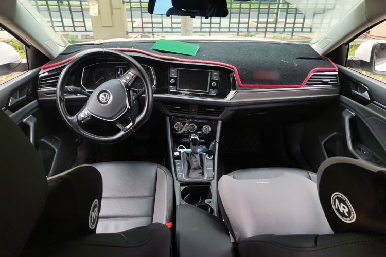 Used Volkswagen Sagitar 2019 200TSI DSG Comfort Version China VI Standard Center Console