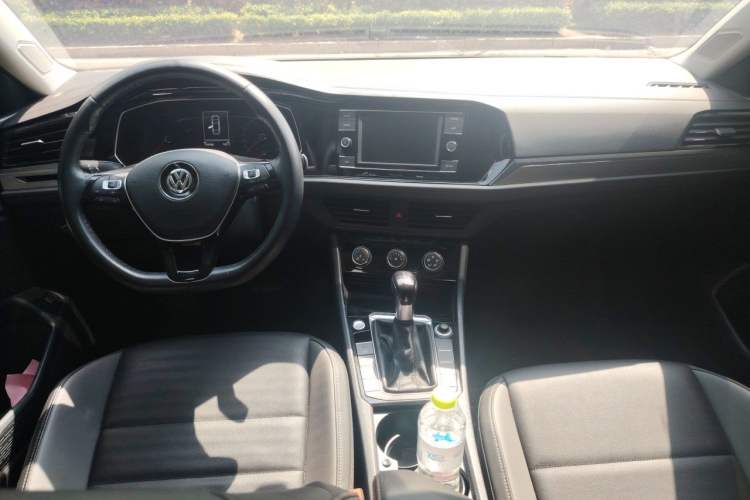 Used Volkswagen Sagitar 2019 200TSI DSG Comfort Version China VI Standard Center Console