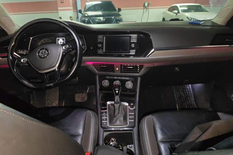 Used Volkswagen Sagitar 2019 280TSI DSG Comfort Version China V Standard Center Console