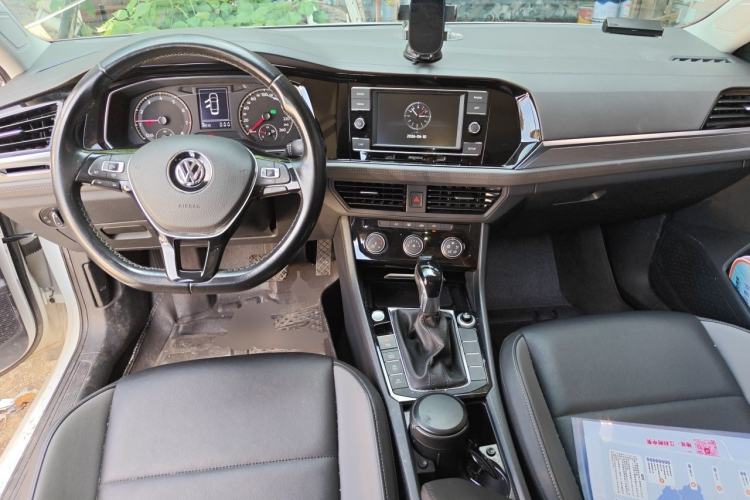 Used Volkswagen Sagitar 2019 200TSI DSG Comfort Version China VI Standard Center Console
