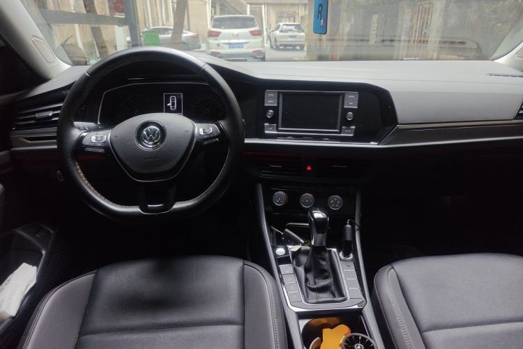 Used Volkswagen Sagitar 2019 200TSI DSG Comfort Version China VI Standard Center Console