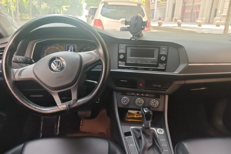 Used Volkswagen Sagitar 2019 200TSI DSG Fashion Edition China VI Standard Center Console