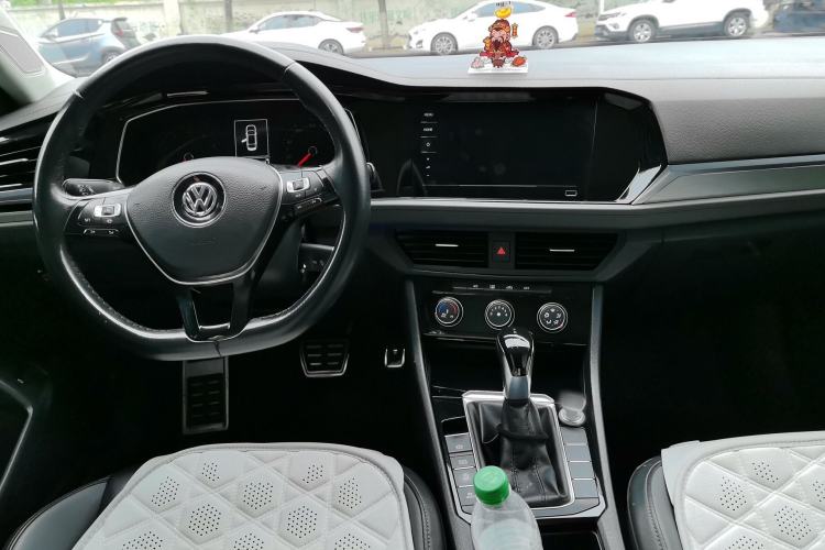Used Volkswagen Sagitar 2019 200TSI DSG Comfort Version China VI Standard Center Console