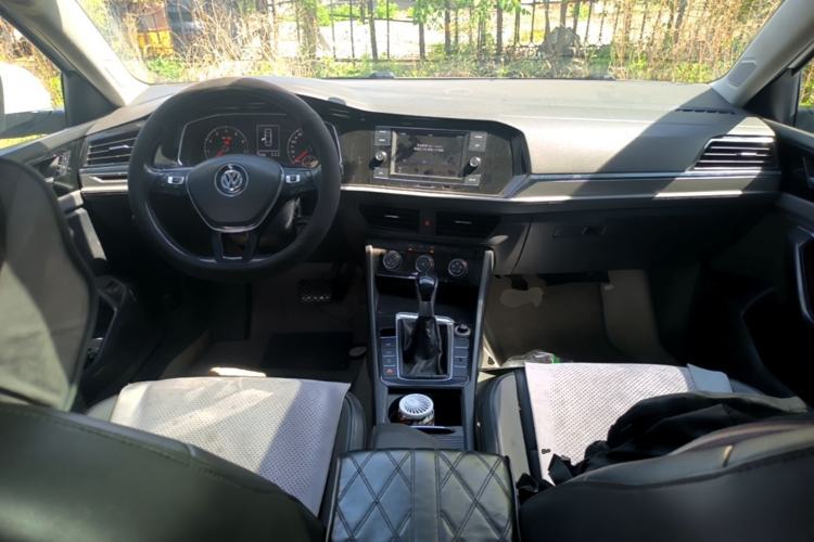 Used Volkswagen Sagitar 2019 200TSI DSG Comfort Version China VI Standard Center Console