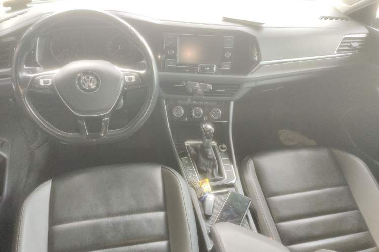 Used Volkswagen Sagitar 2019 200TSI DSG Comfort Version China VI Standard Center Console