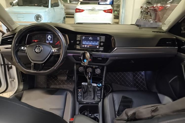 Used Volkswagen Sagitar 2019 200TSI DSG Comfort Version China VI Standard Center Console
