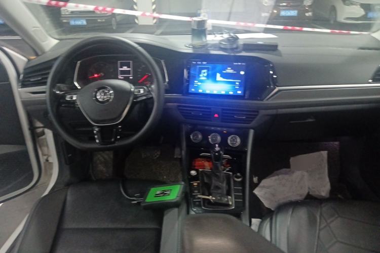 Used Volkswagen Sagitar 2019 200TSI DSG Comfort Version China VI Standard Center Console