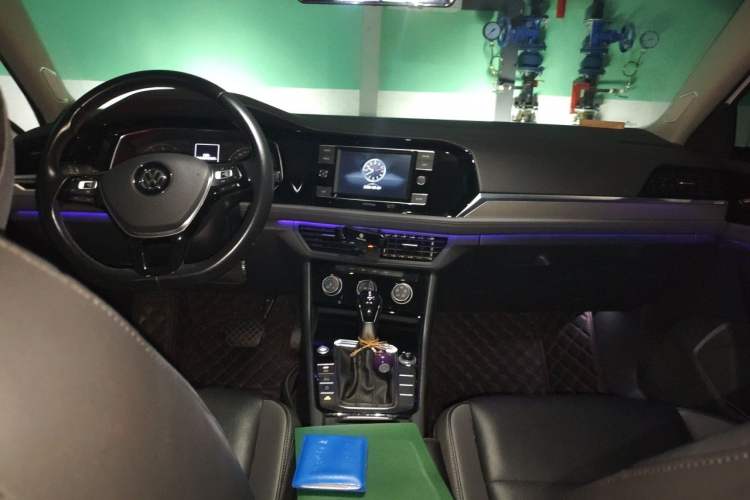 Used Volkswagen Sagitar 2019 200TSI DSG Comfort Version China VI Standard Center Console