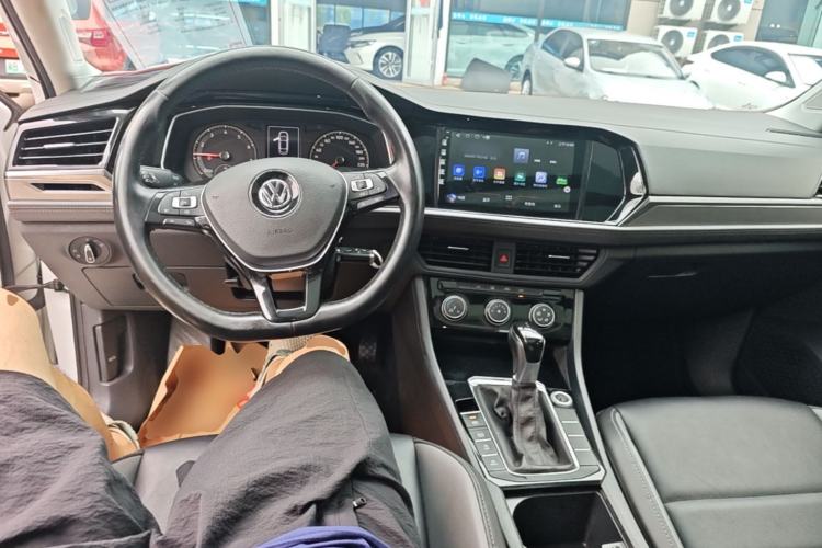 Used Volkswagen Sagitar 2019 200TSI DSG Comfort Version China VI Standard Center Console