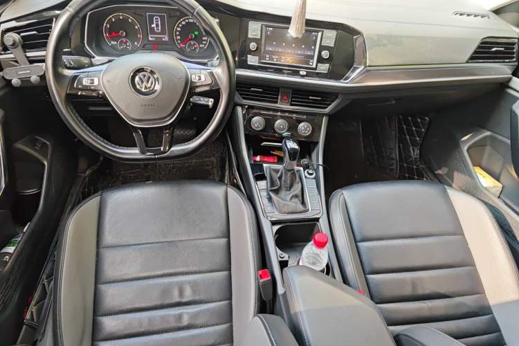 Used Volkswagen Sagitar 2019 280TSI DSG Comfort Version China VI Standard Center Console