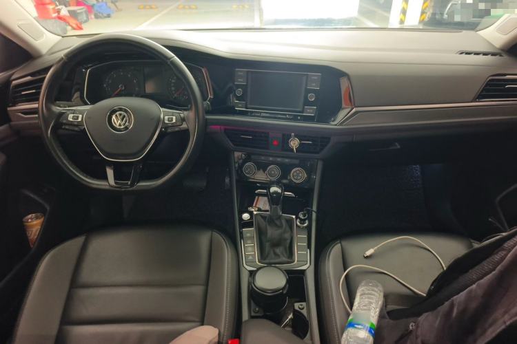 Used Volkswagen Sagitar 2019 200TSI DSG Comfort Version China VI Standard Center Console
