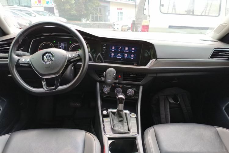 Used Volkswagen Sagitar 2019 200TSI DSG Comfort Version China VI Standard Center Console