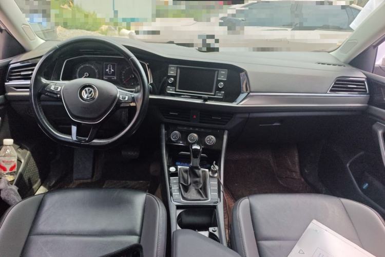 Used Volkswagen Sagitar 2019 200TSI DSG Comfort Version China VI Standard Center Console