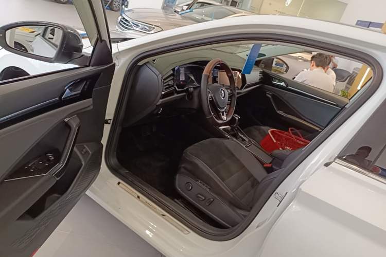 Used Volkswagen Sagitar 2019 280TSI DSG Luxury Version China VI Standard Driver Seat